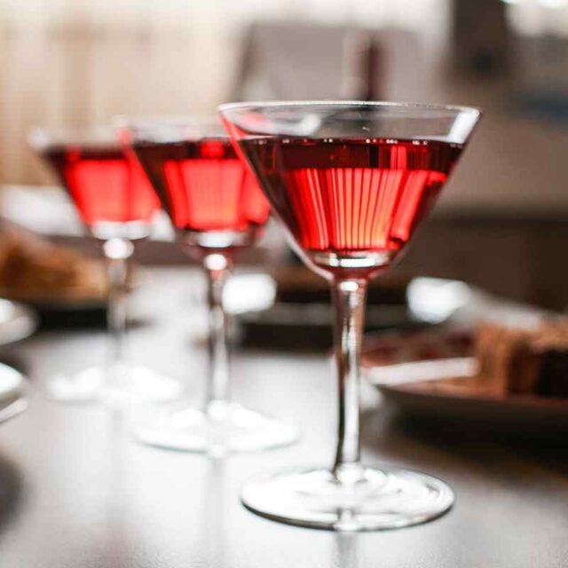 https://aljomanclinics.com/wp-content/uploads/2020/01/dine-and-wine-640x640.jpg
